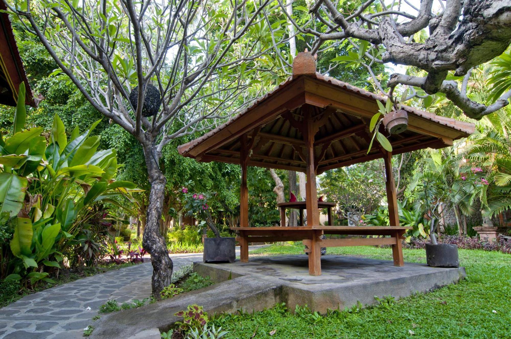 Banyualit 'n 3* Lovina (Bali)